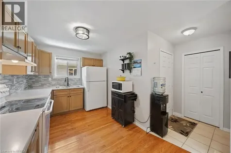 21 Court Drive Paris ON N3L 4B8
