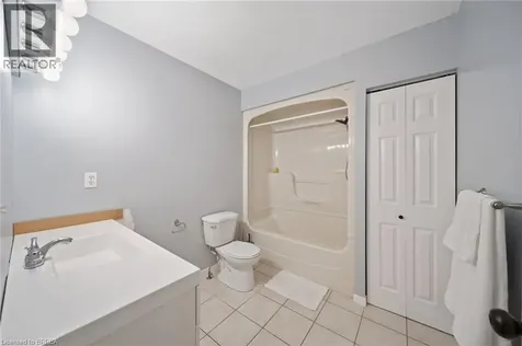 21 Court Drive Paris ON N3L 4B8