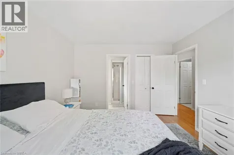 21 Court Drive Paris ON N3L 4B8