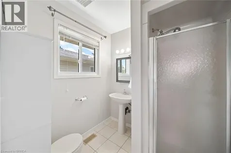 21 Court Drive Paris ON N3L 4B8