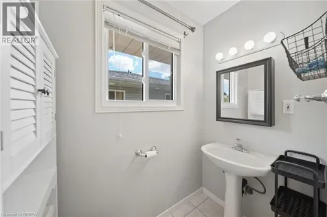 21 Court Drive Paris ON N3L 4B8