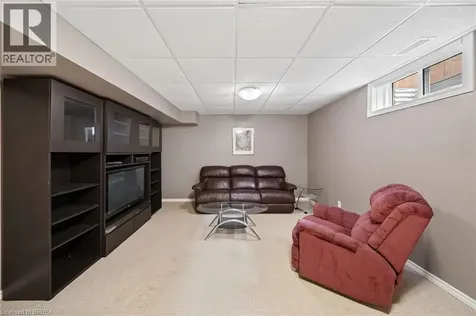 21 Court Drive Paris ON N3L 4B8