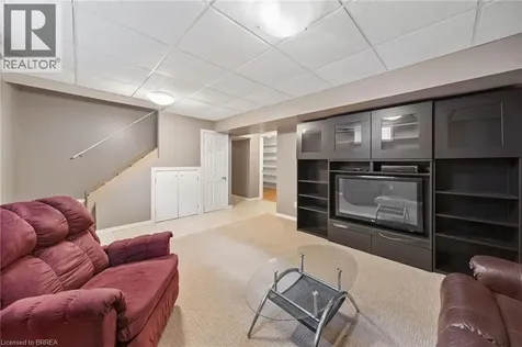 21 Court Drive Paris ON N3L 4B8