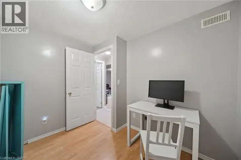 21 Court Drive Paris ON N3L 4B8