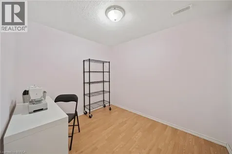 21 Court Drive Paris ON N3L 4B8