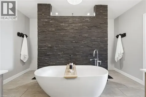 414 John Street Hamilton ON L8L 4R3