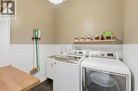 414 John Street Hamilton ON L8L 4R3