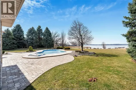 30 Emerald Lane Amherstburg ON N9V 3R3