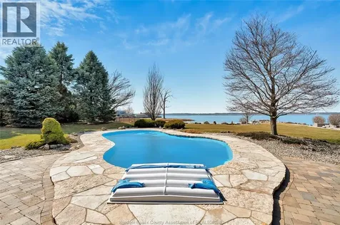 30 Emerald Lane Amherstburg ON N9V 3R3