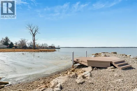 30 Emerald Lane Amherstburg ON N9V 3R3