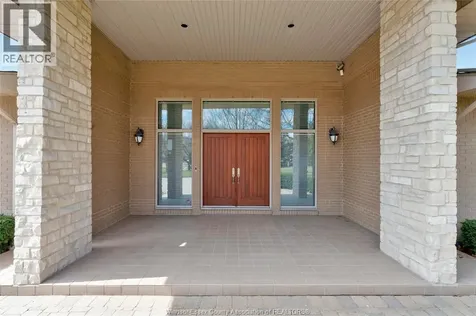 30 Emerald Lane Amherstburg ON N9V 3R3