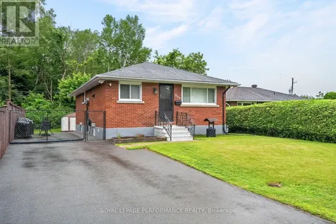 898 Charleswood Avenue Ottawa ON K1K 0W3