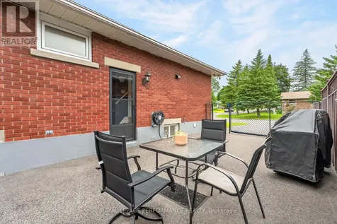 898 Charleswood Avenue Ottawa ON K1K 0W3