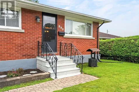 898 Charleswood Avenue Ottawa ON K1K 0W3
