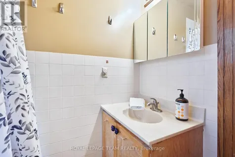 40 Grosvenor Avenue Ottawa ON K1S 4S2