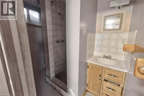 340 Fairlawn Street Oshawa ON L1J 4R3