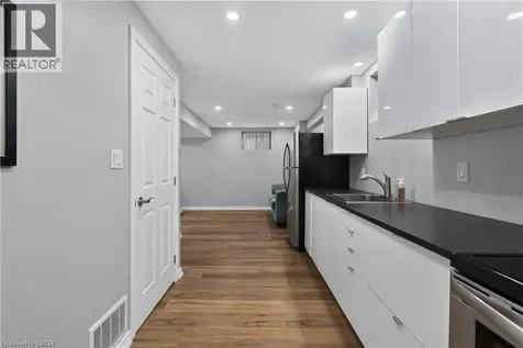 98 Shoreview Place Stoney Creek ON L8E 0J4