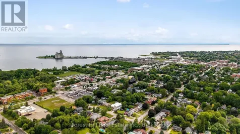 461 Fifth Street Collingwood ON L9Y 4B1