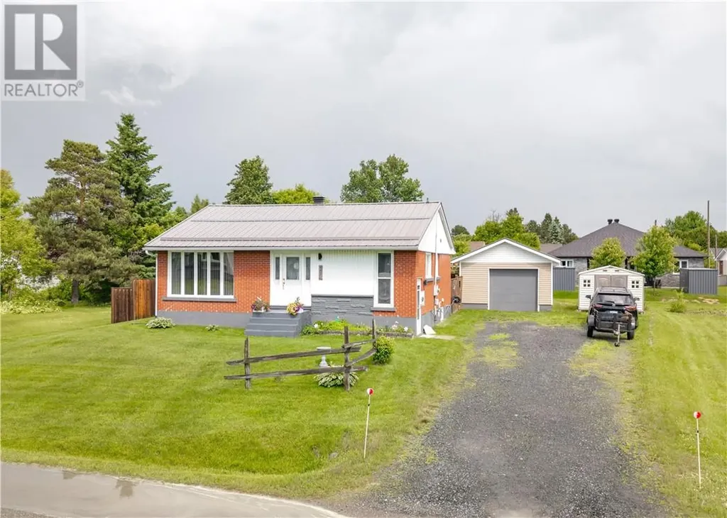 4490 Elizabeth Crescent Val Therese ON P3P 1S7
