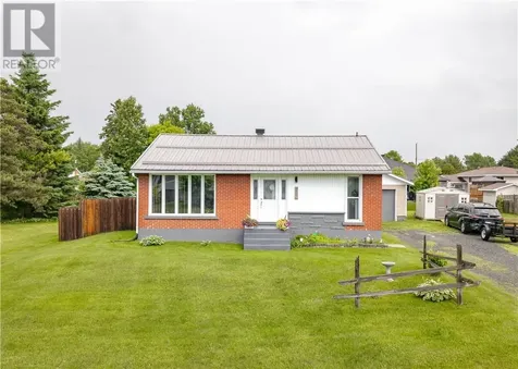 4490 Elizabeth Crescent Val Therese ON P3P 1S7