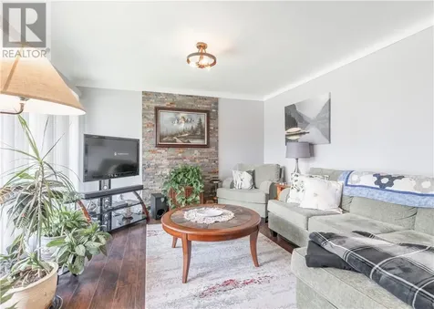 4490 Elizabeth Crescent Val Therese ON P3P 1S7
