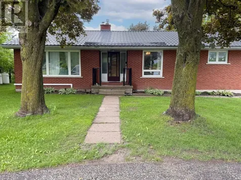 1043 Penetanguishene Road Oro-medonte ON L4M 4Y8