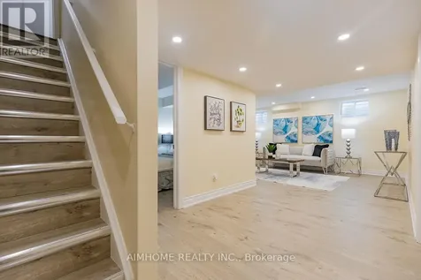 246 Thomas Phillips Drive Aurora ON L4G 0T6