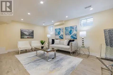 246 Thomas Phillips Drive Aurora ON L4G 0T6