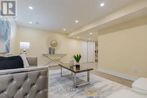 246 Thomas Phillips Drive Aurora ON L4G 0T6