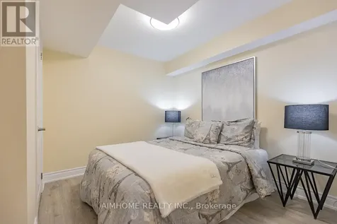 246 Thomas Phillips Drive Aurora ON L4G 0T6