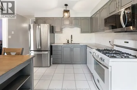 538 Michael Crescent Lasalle ON N9J 3B9