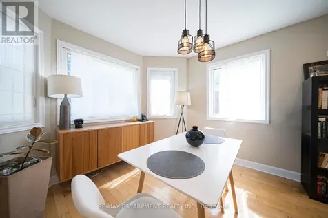 32 Elmwood Avenue Brantford ON N3R 2J8