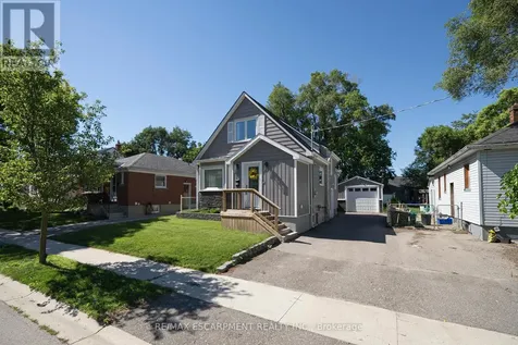 32 Elmwood Avenue Brantford ON N3R 2J8