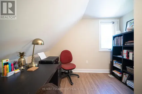 32 Elmwood Avenue Brantford ON N3R 2J8