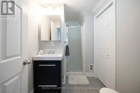 32 Elmwood Avenue Brantford ON N3R 2J8
