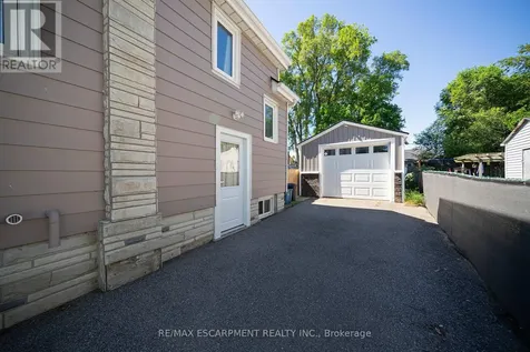 32 Elmwood Avenue Brantford ON N3R 2J8