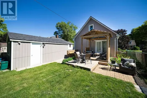 32 Elmwood Avenue Brantford ON N3R 2J8