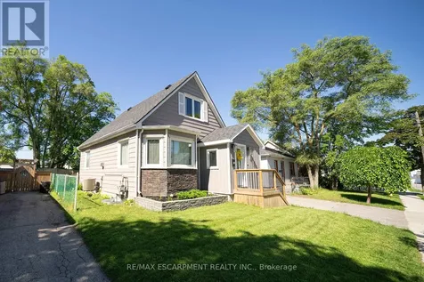 32 Elmwood Avenue Brantford ON N3R 2J8