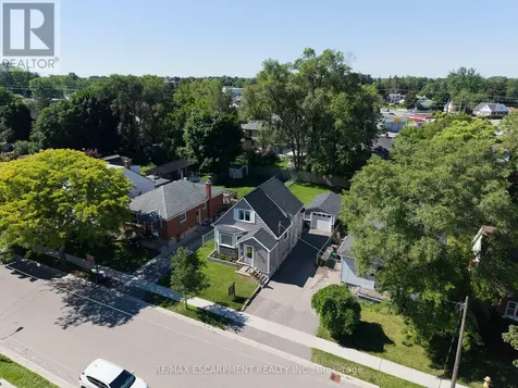 32 Elmwood Avenue Brantford ON N3R 2J8