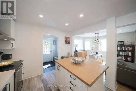 32 Elmwood Avenue Brantford ON N3R 2J8