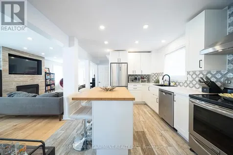 32 Elmwood Avenue Brantford ON N3R 2J8