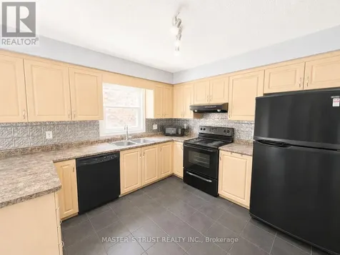 256 Bridlewreath Street Kitchener ON N2E 4B4