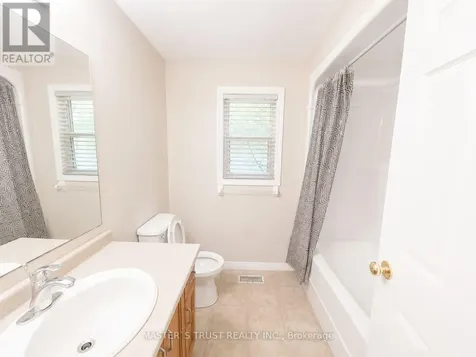 256 Bridlewreath Street Kitchener ON N2E 4B4