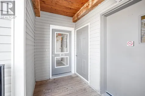 4 Brandy Lane Drive Collingwood ON L9Y 0X4