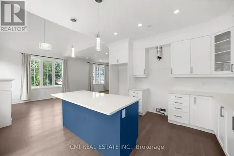 3205 Mosley Street Wasaga Beach ON L9Z 1V5