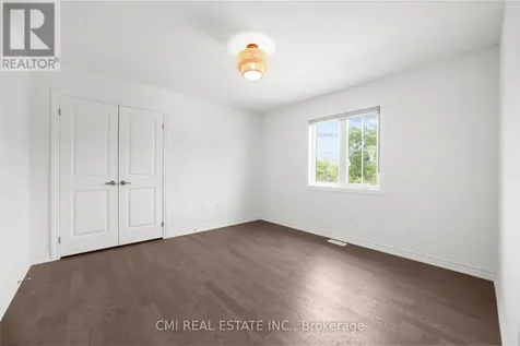 3205 Mosley Street Wasaga Beach ON L9Z 1V5