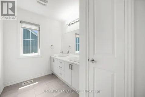 3205 Mosley Street Wasaga Beach ON L9Z 1V5