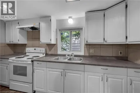 8 Victoria Street Brantford ON N3S 3J7