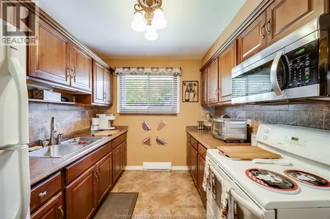 2629 Vine Court Windsor ON N8T 2X4