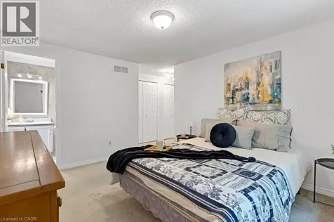 31 Pinewarbler Drive Hamilton ON L9A 4Z8